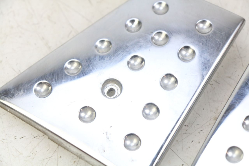 photo de FOOTREST JUNCTION PIAGGIO X8 125 (2004 - 2007) - Technical close-up