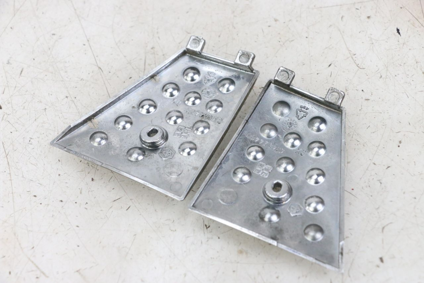 photo de FOOTREST JUNCTION PIAGGIO X8 125 (2004 - 2007) - Zoom on usage condition