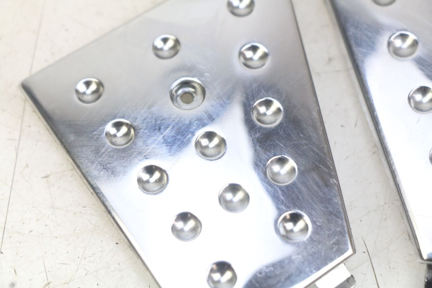 photo de FOOTREST JUNCTION PIAGGIO XEVO - X EVO 125 (2007 - 2017) - Alternative perspective