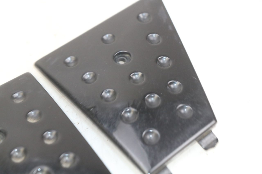 photo de FOOTREST JUNCTION PIAGGIO XEVO - X EVO 125 (2007 - 2017) - Zoom on usage condition