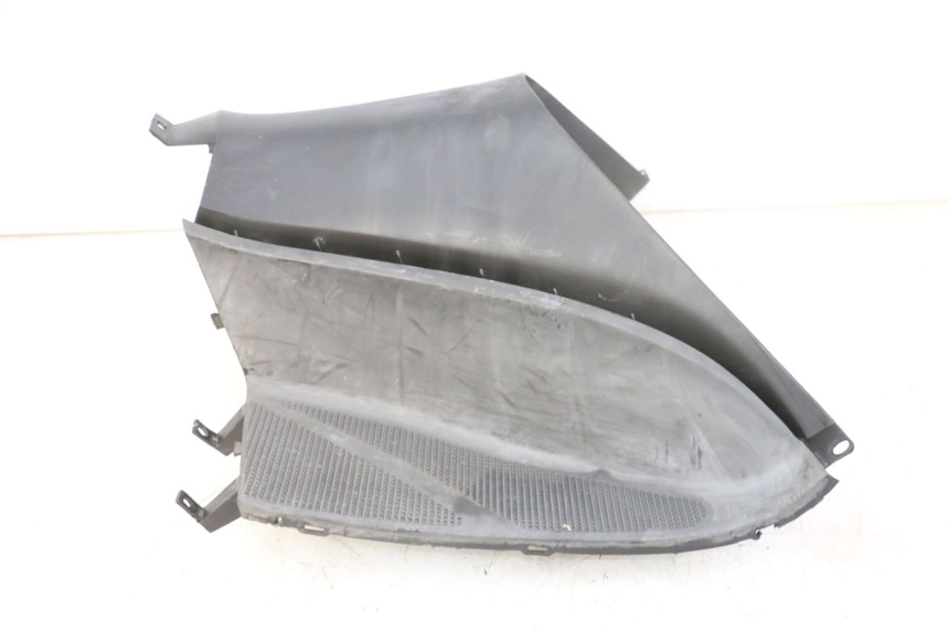 photo de MIDDLE FLOOR PANEL YAMAHA YP MAJESTY 125 (2007 - 2010) - Additional view of the item