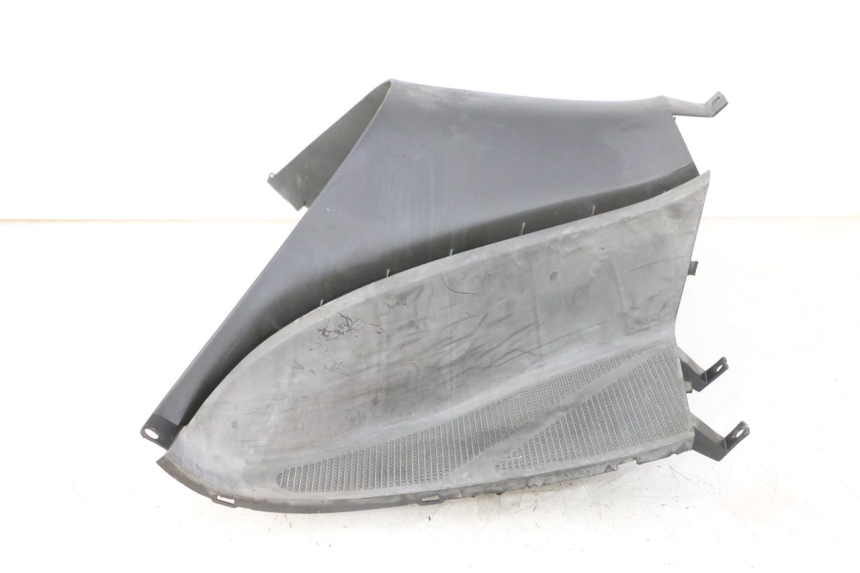 photo de MIDDLE FLOOR PANEL YAMAHA YP MAJESTY 125 (2007 - 2010) - High-resolution close-up