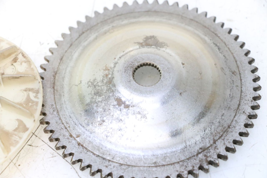 photo de VARIATOR PULLEY PLATE KYMCO AGILITY 16+ 4T 50 (2018 - 2023) - Alternative perspective