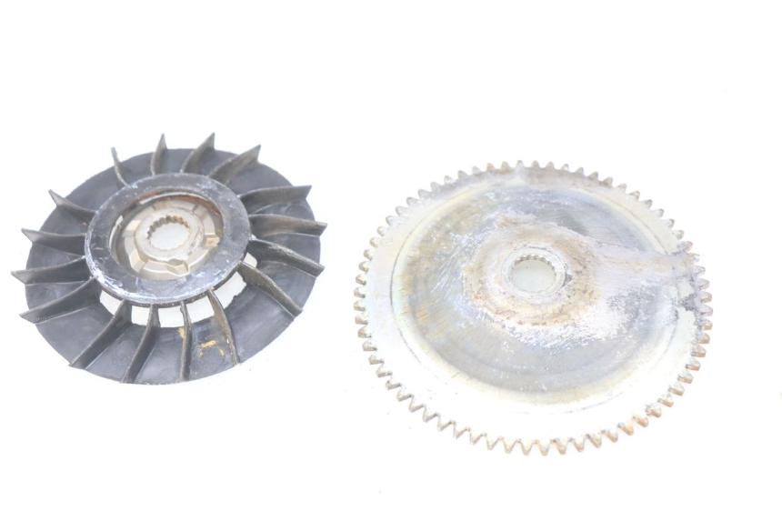 photo de VARIATOR PULLEY PLATE APRILIA SR 2T 50 (2018 - 2022) - Technical close-up