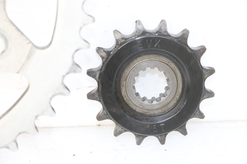 photo de CHAIN SPROCKET KIT YAMAHA FZ6 FAZER S2 600 (2007 - 2011) - Surface and material condition