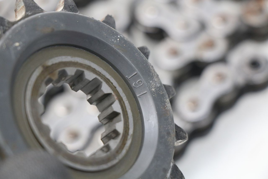 photo de CHAIN SPROCKET KIT YAMAHA FZ8 800 (2010 - 2016) - Zoom on usage condition