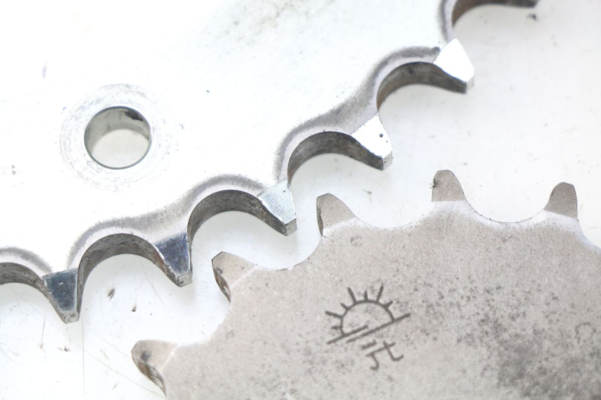 photo de CHAIN SPROCKET KIT TRIUMPH SPRINT ST ABS 1050 (2005 - 2007) - Alternative perspective