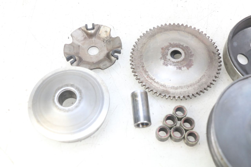 photo de CLUTCH VARIATOR KIT UNIVERSAL BIKE RETRO 50 (2019 - 2023) - Technical close-up