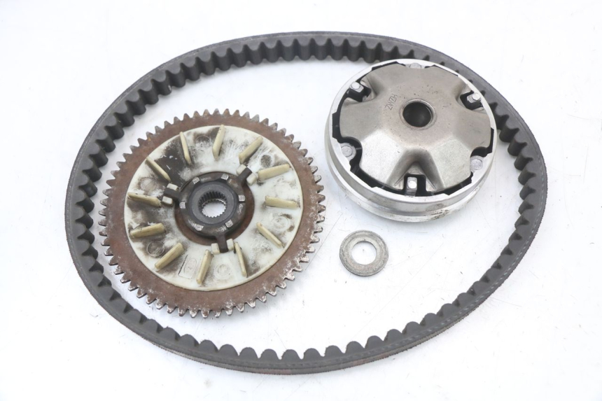 photo de CLUTCH VARIATOR KIT BAOTIAN TRAVEL SPIRIT 50 (2010 - 2012) - Alternative perspective