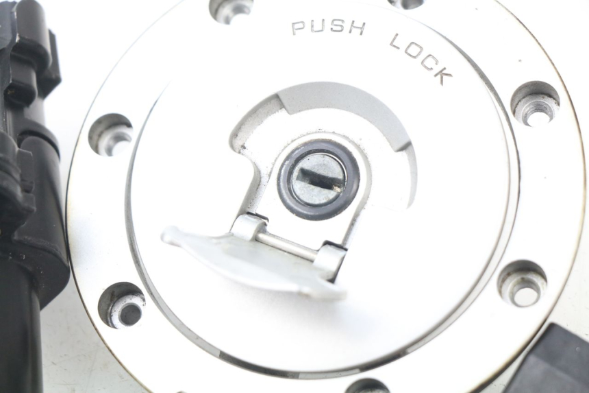 photo de LOCK SET KEY ECU HONDA CBR RR FIREBLADE 1000 (2006 - 2007) - High-resolution close-up