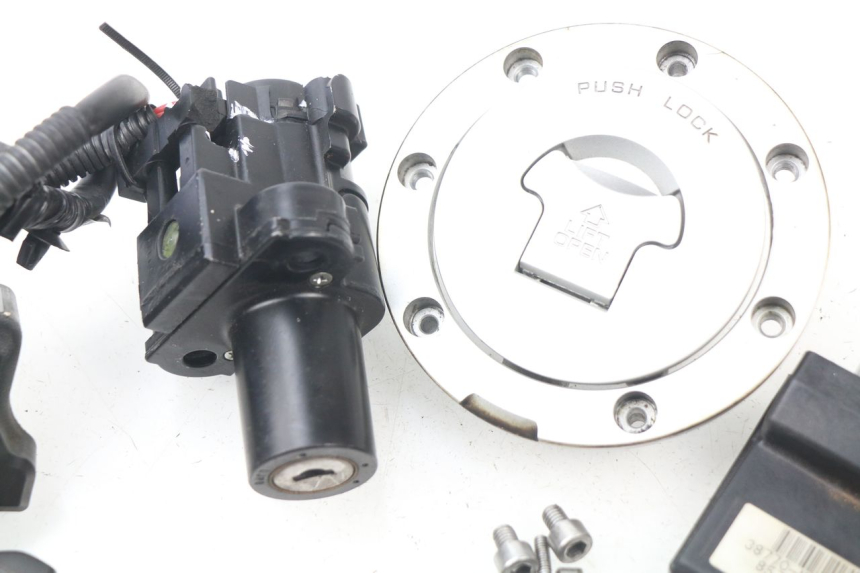 photo de LOCK SET KEY ECU HONDA CBR RR FIREBLADE 1000 (2006 - 2007) - Detailed visual inspection