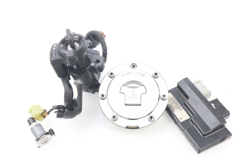 photo de LOCK SET KEY ECU HONDA CBR RR FIREBLADE 1000 (2006 - 2007) - Zoom on usage condition