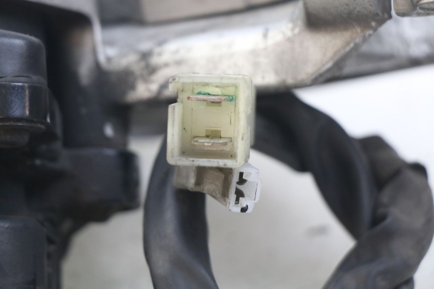 photo de LOCK KEY CDI IGNITION SWITCH KIT YAMAHA FJR ABS 1300 (2006 - 2012) - Zoom on usage condition