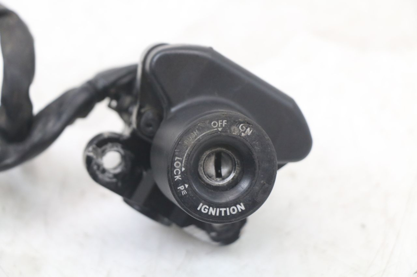 photo de LOCK KEY CDI IGNITION SWITCH KIT YAMAHA FJR ABS 1300 (2006 - 2012) - Surface and material condition