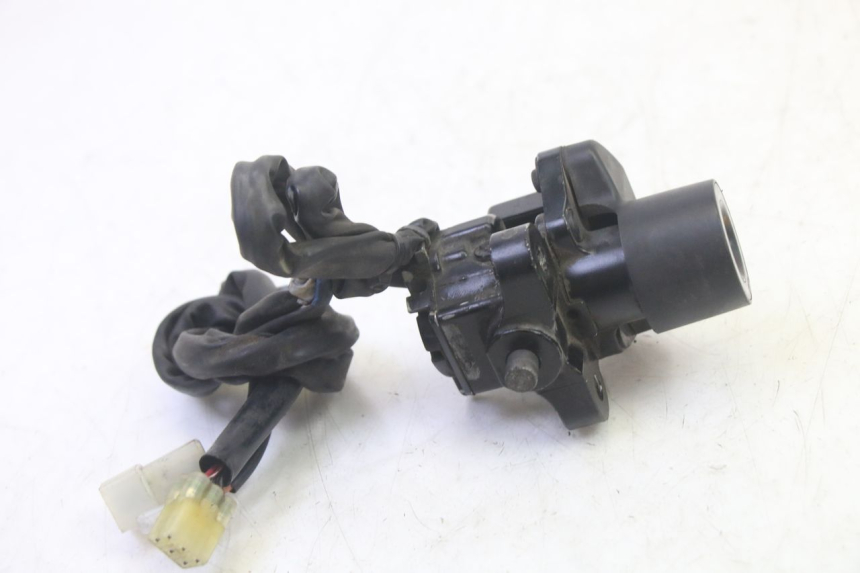 photo de LOCK SET KEY CDI NEIMAN YAMAHA FZ6 N FAZER 600 (2004 - 2006) - Alternative perspective