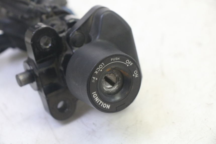 photo de LOCK SET KEY CDI NEIMAN YAMAHA FZ6 N FAZER 600 (2004 - 2006) - Technical close-up