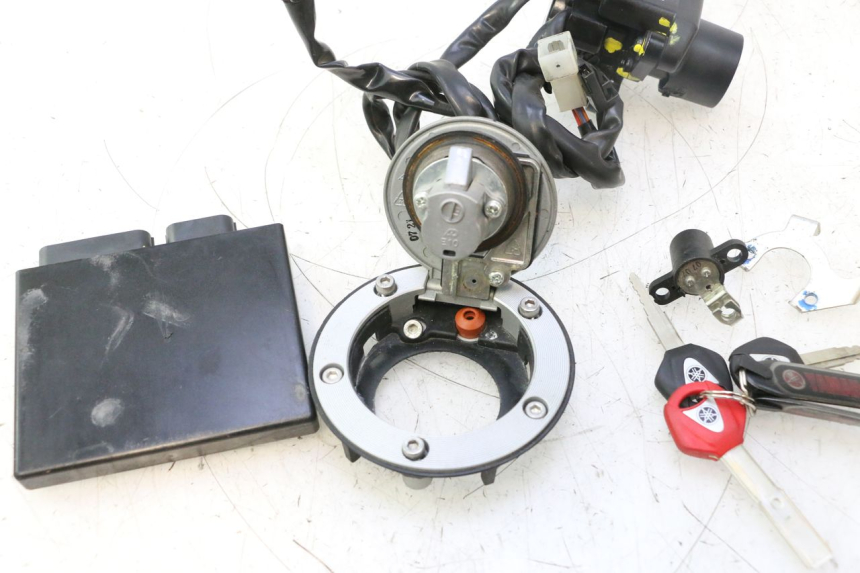 photo de LOCK SET KEY ECU YAMAHA FZ8 800 (2010 - 2016) - Component zoom