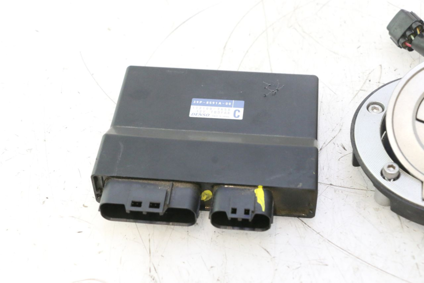 photo de LOCK SET KEY ECU YAMAHA FZ8 800 (2010 - 2016) - Alternative perspective