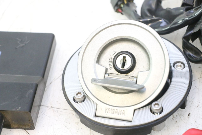 photo de LOCK SET KEY ECU YAMAHA FZ8 800 (2010 - 2016) - Product overview