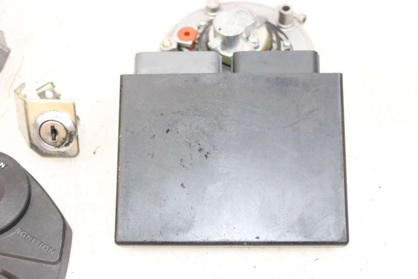 photo de LOCK SET KEY ECU SUZUKI GSR 750 (2011 - 2017) - Distinctive features