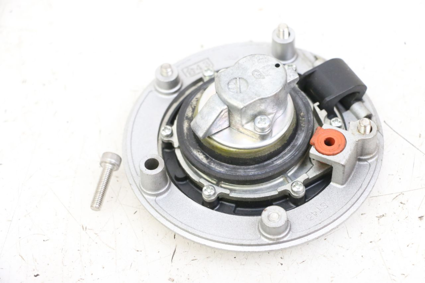 photo de LOCK SET KEY ECU SUZUKI GSR 750 (2011 - 2017) - Focus on structure