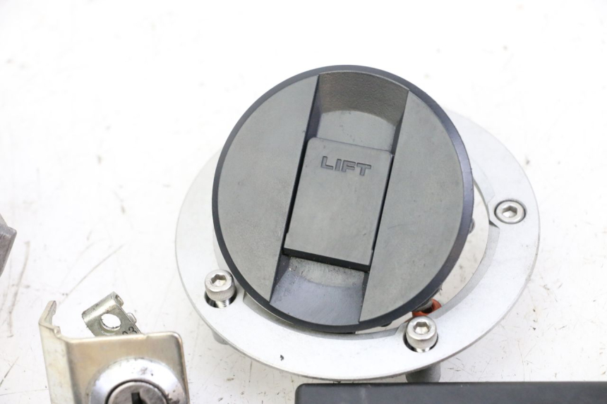 photo de LOCK SET KEY ECU SUZUKI GSR 750 (2011 - 2017) - Spare part profile view