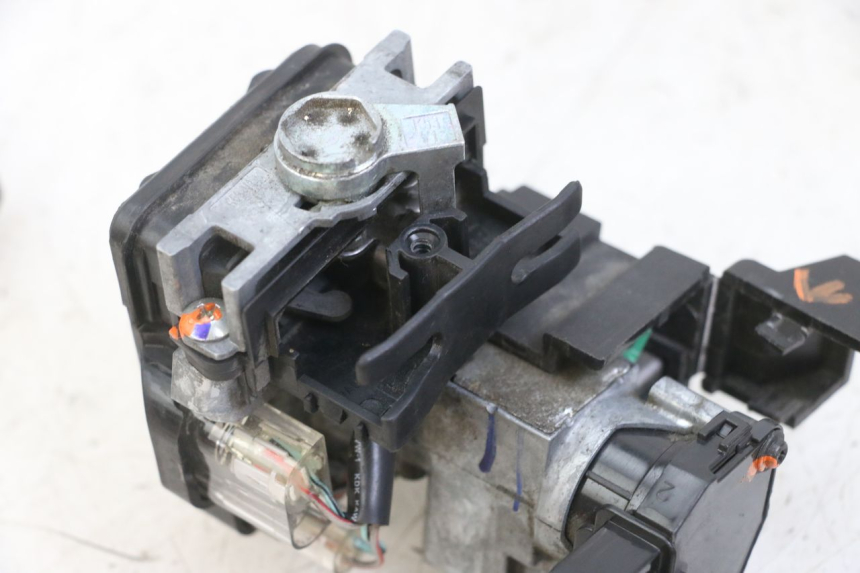 photo de LOCK SET KEY ECU HONDA SH i 300 (2015 - 2020) - Zoom on usage condition