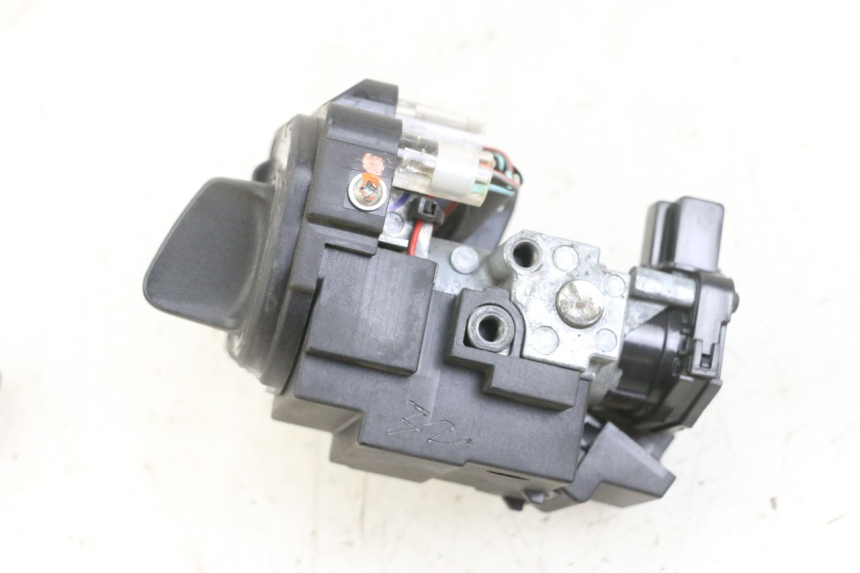 photo de LOCK SET KEY ECU HONDA SH i 300 (2015 - 2020) - Surface and material condition