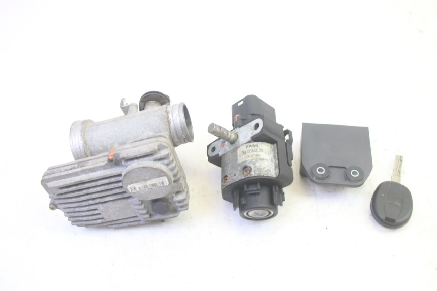 photo de LOCK SET KEY ECU PIAGGIO MP3 RL 250 (2006 - 2010) - Component detail