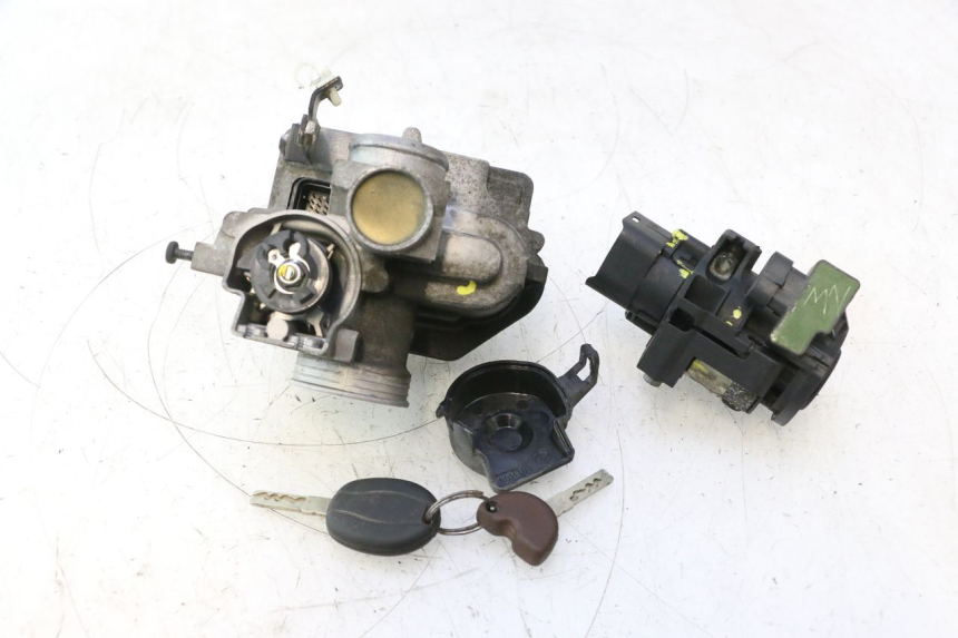 photo de LOCK SET KEY ECU PIAGGIO MP3 500 (2016 - 2018) - Additional view of the item