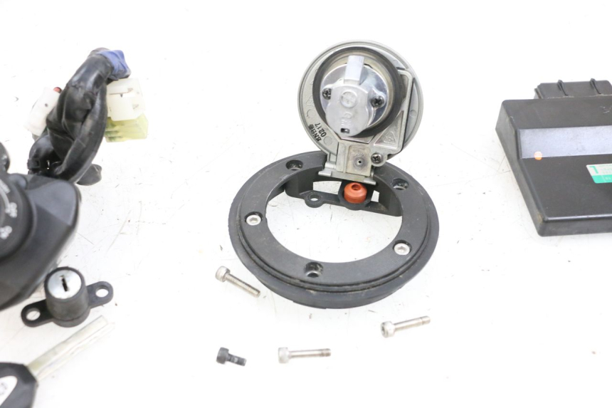 photo de LOCK SET KEY ECU YAMAHA MT-07 MT07 ABS 700 (2018 - 2020) - Alternative angle