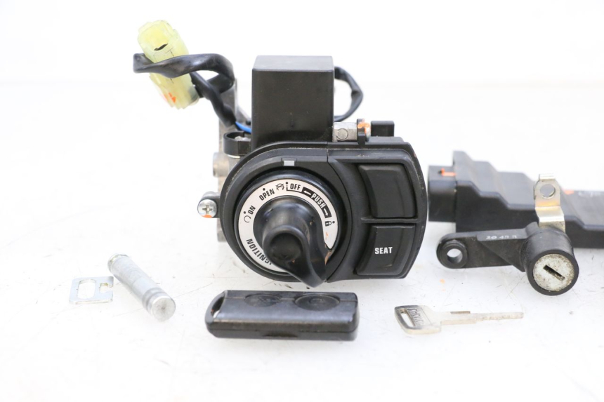 photo de LOCK SET KEY ECU YAMAHA NEO'S CORE 1 (2022 - 2026) - Alternative angle