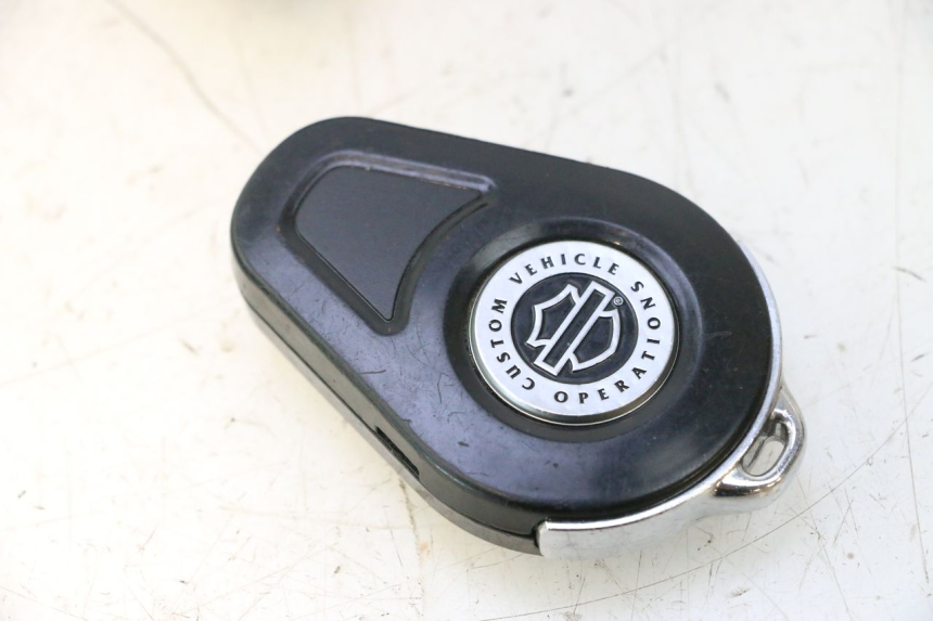 photo de LOCK SET KEY ECU HARLEY DAVIDSON ROAD GLIDE FLTRXSE 1920 (2018 - 2022) - Technical close-up