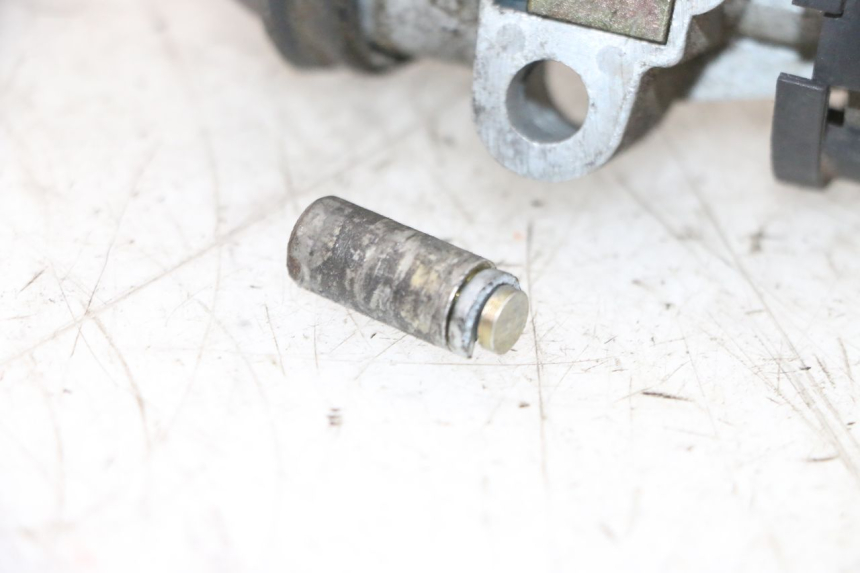 photo de LOCK SET KEY ECU PEUGEOT SATELIS 125 (2013 - 2018) - High-resolution close-up