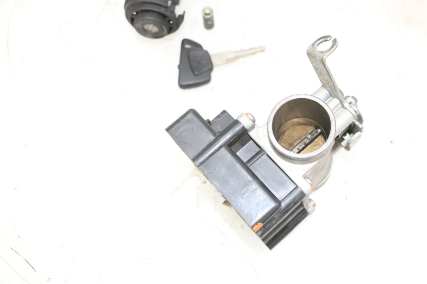 photo de LOCK SET KEY ECU PEUGEOT SATELIS 125 (2013 - 2018) - Alternative perspective