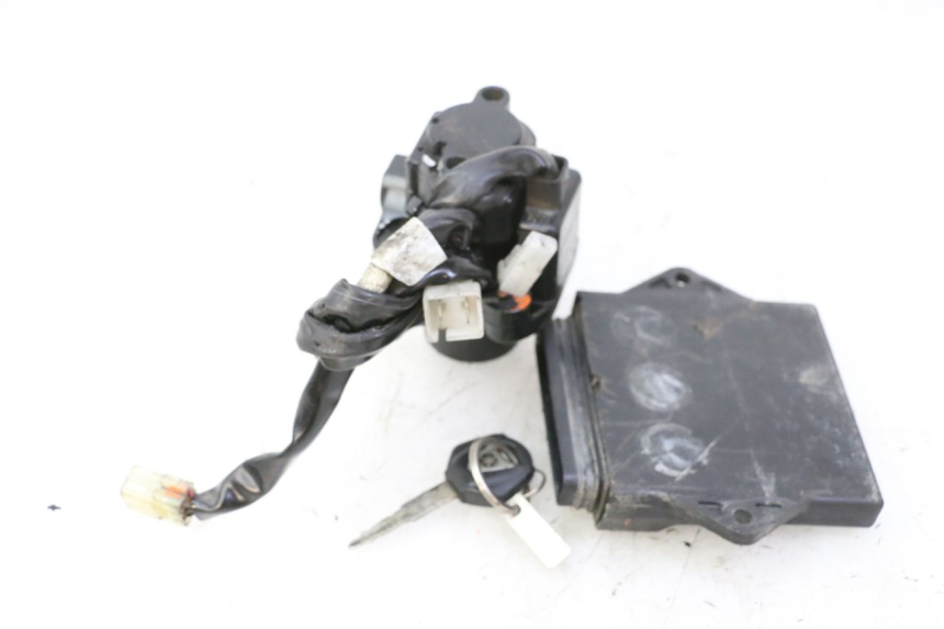 photo de LOCK SET KEY ECU YAMAHA TDM ABS 900 (2002 - 2014) - Fixing points details