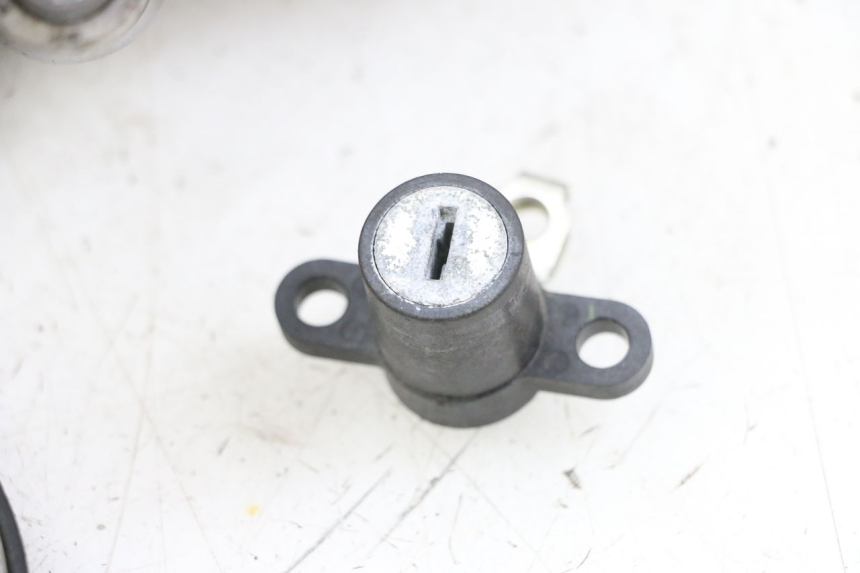 photo de LOCK KEY CDI IGNITION SWITCH KIT YAMAHA TDM ABS 900 (2002 - 2014) - Spare part profile view