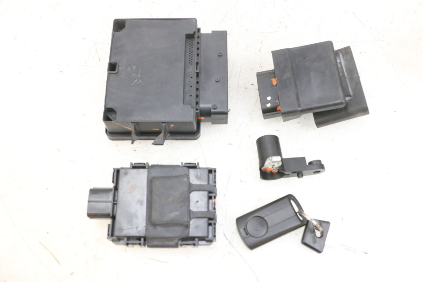 photo de LOCK SET KEY ECU YAMAHA TRICITY 300 (2020 - 2024) - Additional view of the item