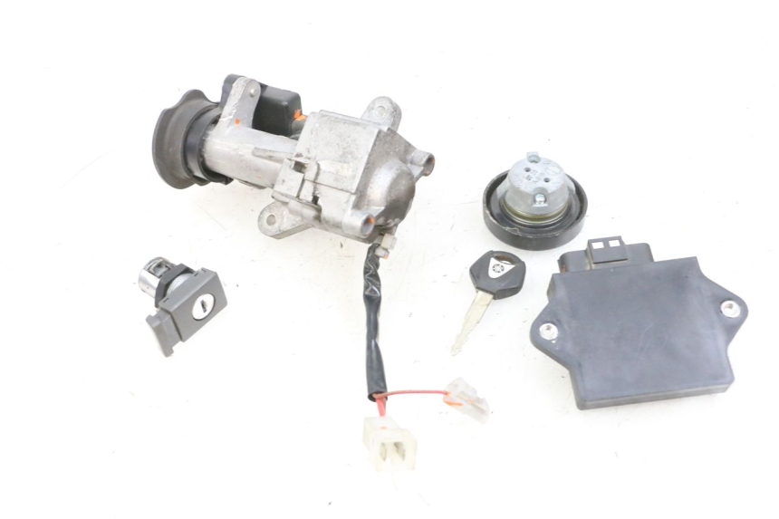 photo de LOCK KEY CDI IGNITION SWITCH KIT YAMAHA X-MAX XMAX 125 (2010 - 2013) - Surface and material condition