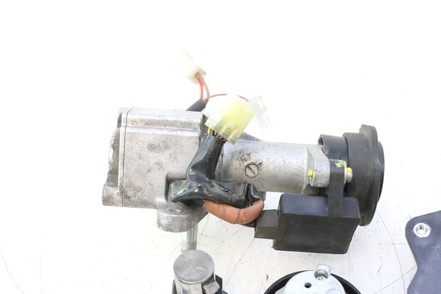 photo de LOCK KEY CDI IGNITION SWITCH KIT YAMAHA X-MAX XMAX 125 (2010 - 2013) - Component zoom
