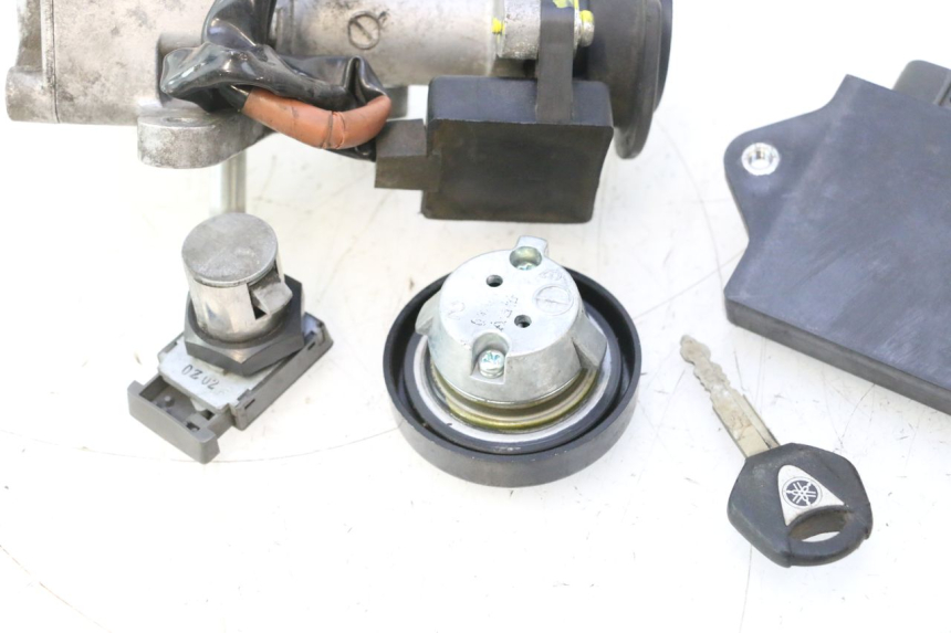 photo de LOCK KEY CDI IGNITION SWITCH KIT YAMAHA X-MAX XMAX 125 (2010 - 2013) - High-resolution close-up