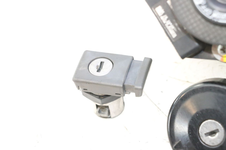 photo de LOCK KEY CDI IGNITION SWITCH KIT YAMAHA X-MAX XMAX 125 (2010 - 2013) - Zoom on usage condition
