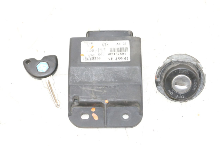 photo de LOCK KEY CDI IGNITION SWITCH KIT PIAGGIO X8 125 (2004 - 2007) - Main view