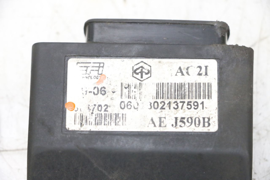 photo de LOCK KEY CDI IGNITION SWITCH KIT PIAGGIO X8 125 (2004 - 2007) - Alternative perspective