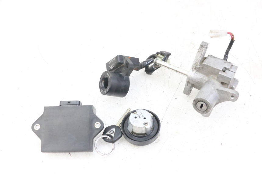 photo de LOCK KEY CDI IGNITION SWITCH KIT YAMAHA XMAX X-MAX 125 (2006 - 2009) - Zoom on usage condition