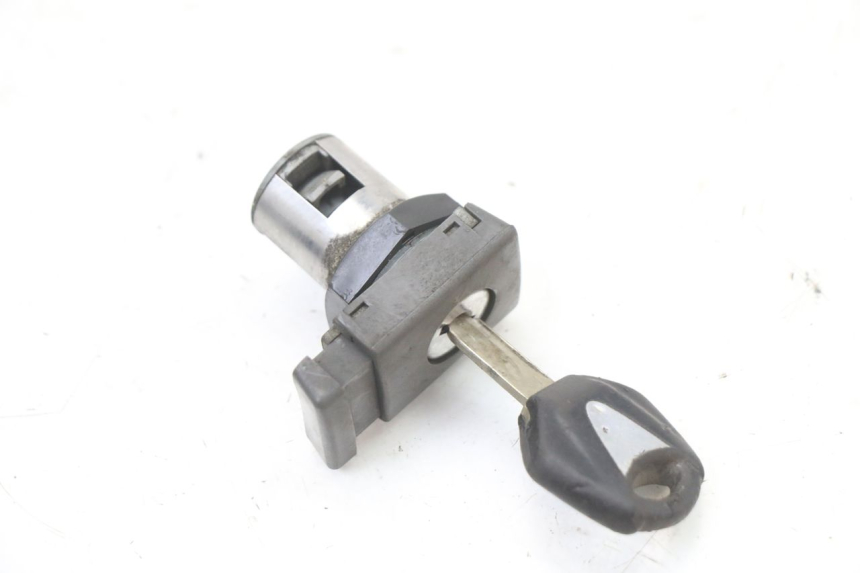 photo de LOCK SET KEY ECU YAMAHA X-MAX XMAX ABS 250 (2010 - 2014) - Focus on structure