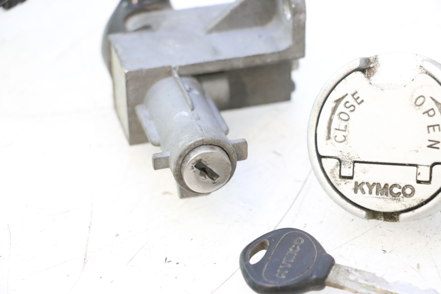 photo de LOCK SET KEY KYMCO AGILITY 4T 10" 50 (2005 - 2018) - Fixing points details