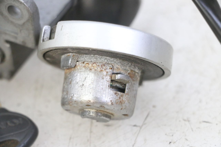 photo de LOCK KEY NEIMAN KIT KYMCO AGILITY 4T 50 (2005 - 2018) - Fixing points details