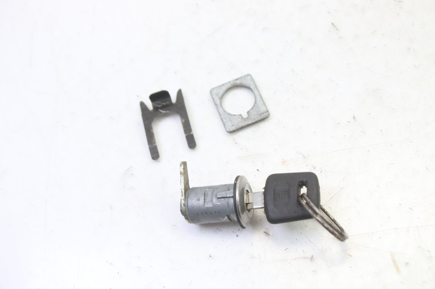 photo de LOCK KEY NEIMAN KIT HONDA CBR RR FIREBLADE 900 (1992 - 1994) - Detailed visual inspection