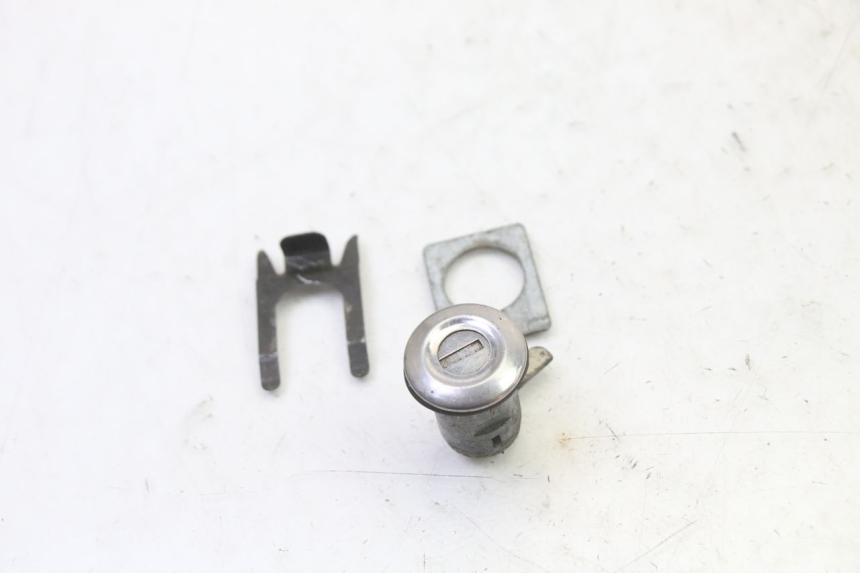 photo de LOCK KEY NEIMAN KIT HONDA CBR RR FIREBLADE 900 (1992 - 1994) - Focus on structure